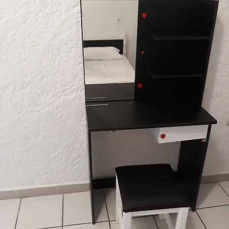 Skoufezis 아파트호텔 3*